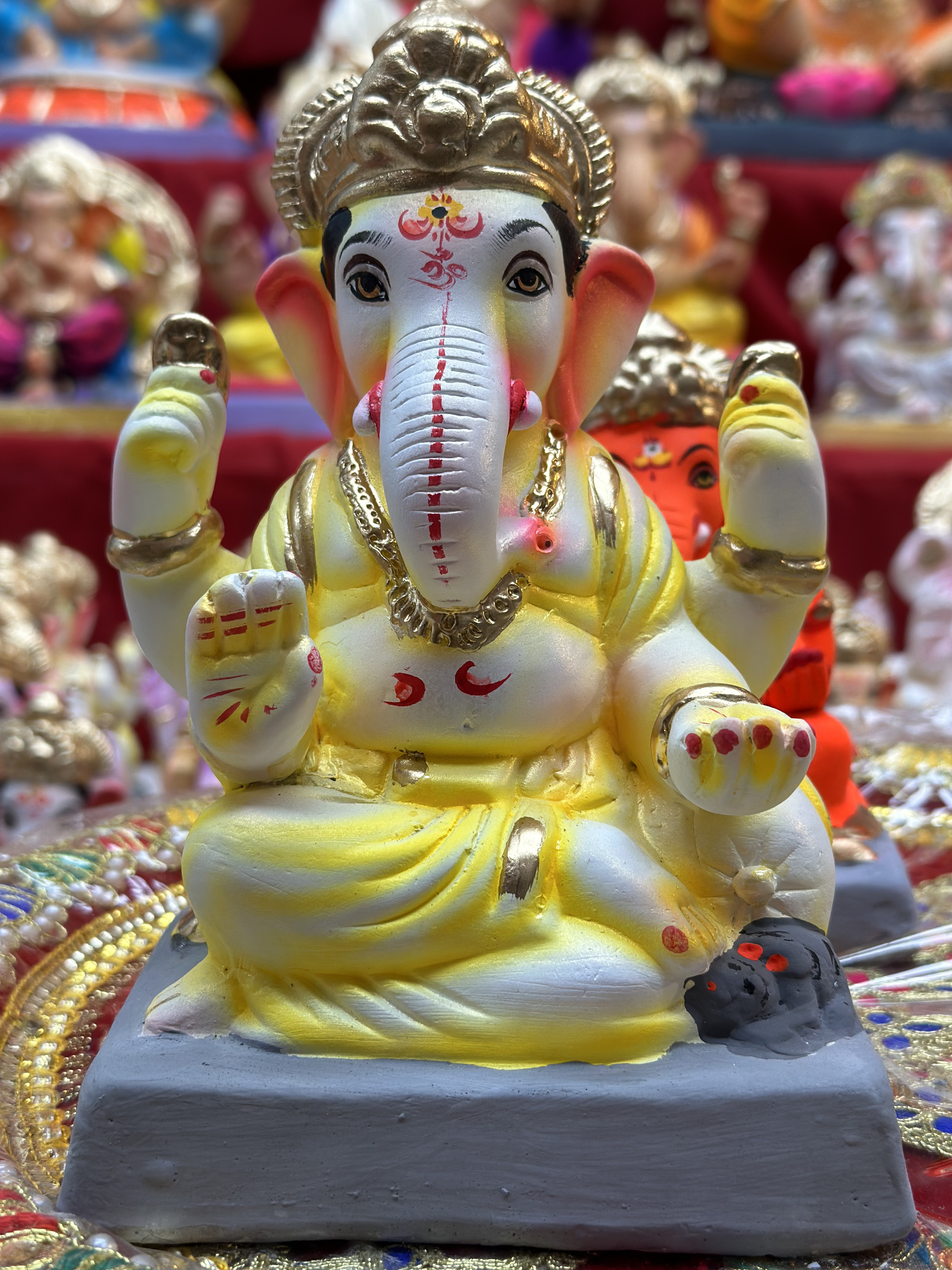 10 Inches Ganesh Idols made with clay